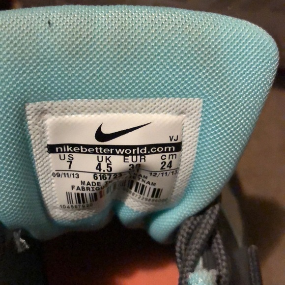 Nike shoes - Picture 4 of 4